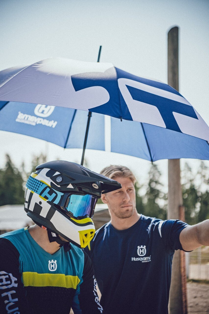 Husqvarna presenta la linea abbigliamento 2022